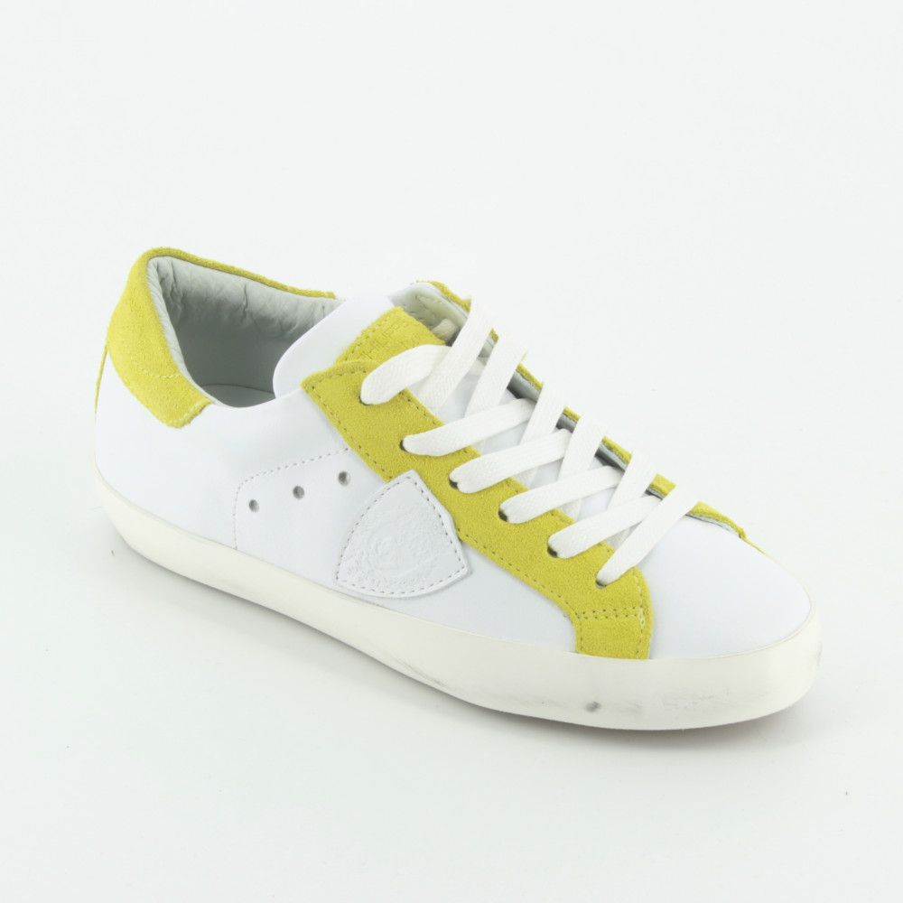 scarpe gialle per bambini